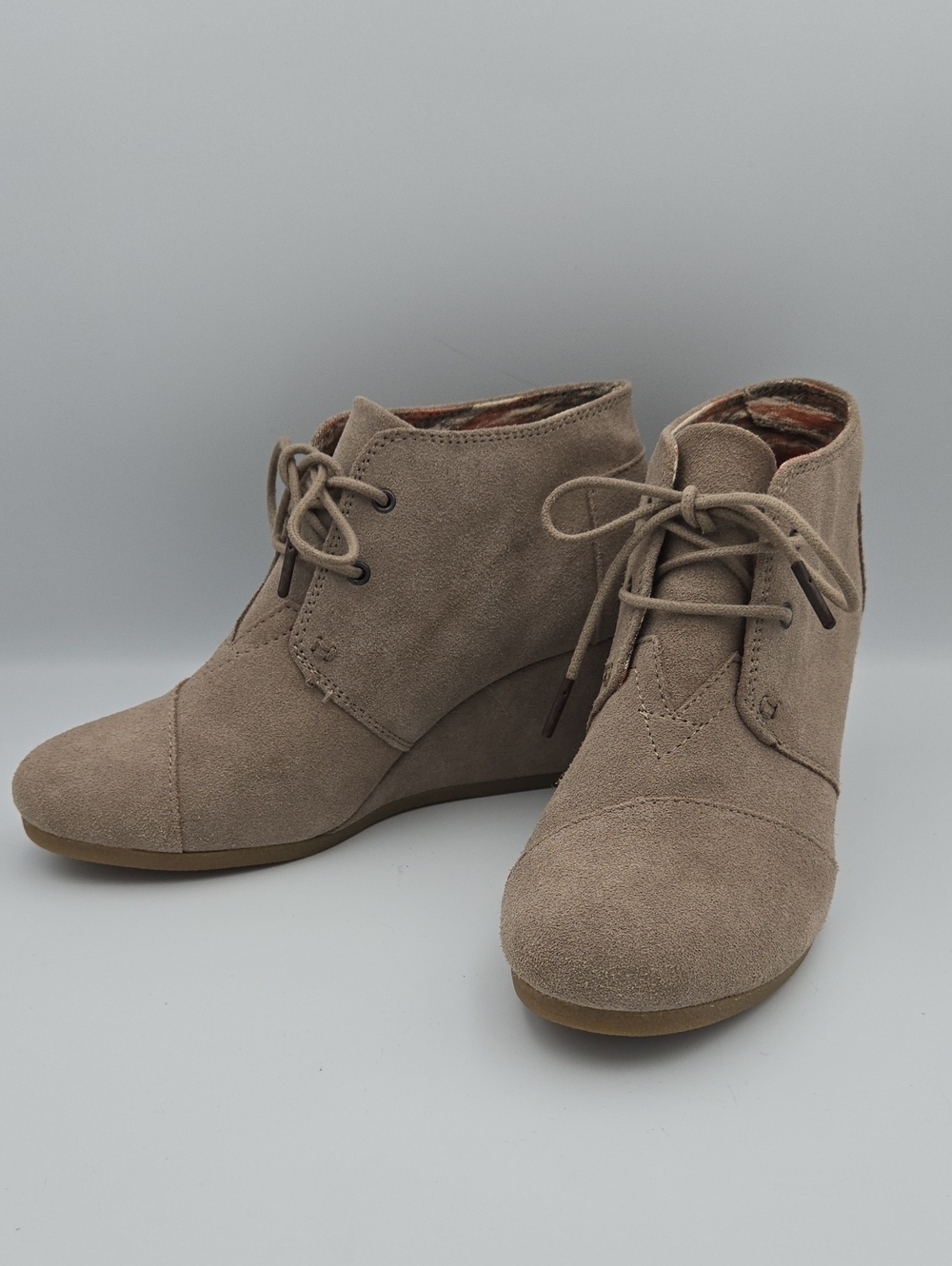 Toms Tan Suede Wedge Ankle Boots – Lace‑Up Desert Bootie – Women’s 9